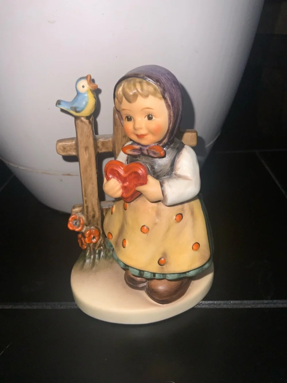 Goebel W. Germany Hummel “Sweet Greetings” Figurine 19t6 - 352